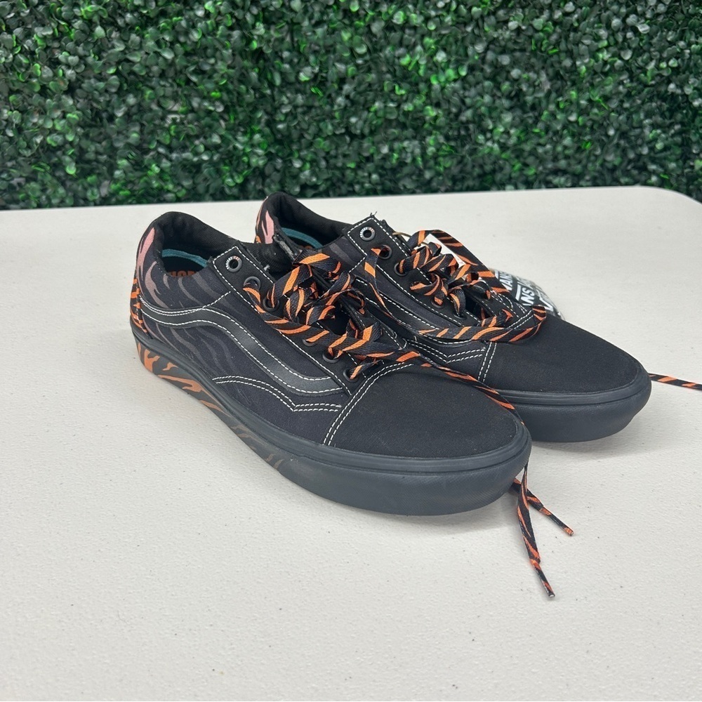 Vans x Discovery Inc Comfycush Project Cat Sneakers - Men's 9.5/Women's 11!